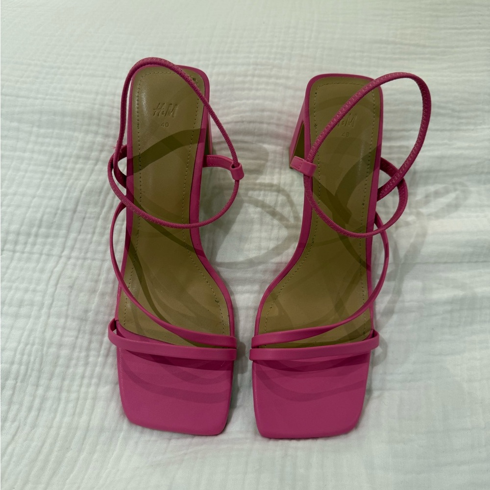 Pink heels - Picture 2 of 3